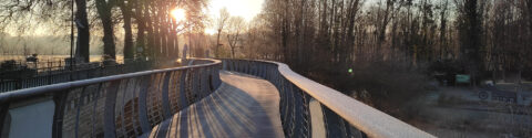 photo de la passerelle du moulin un matin d'hivers au lever du soleil