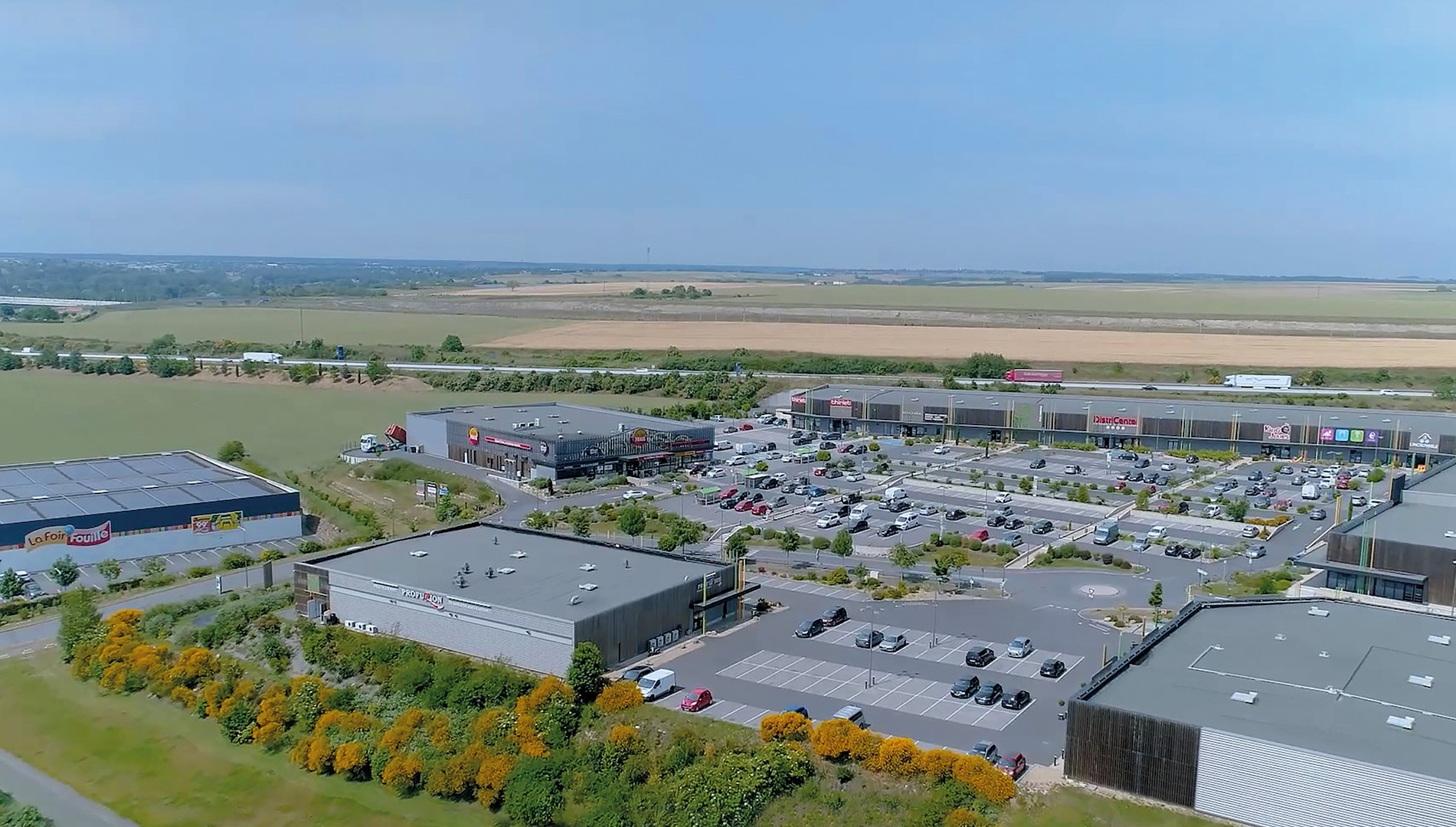zones commerciales des philambins vue de drône