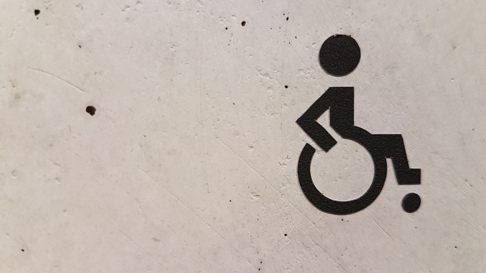 pictogramme d'une personne en fauteuil roulant représentant l'accessibilité