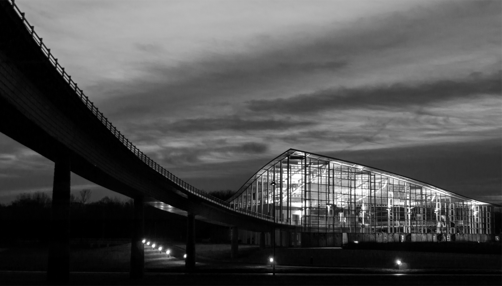 gare train du futuroscope de nuit auteur patrick sebti