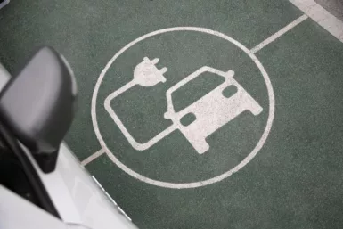 gros-plan-sur-la-recharge-des-voitures-électriques