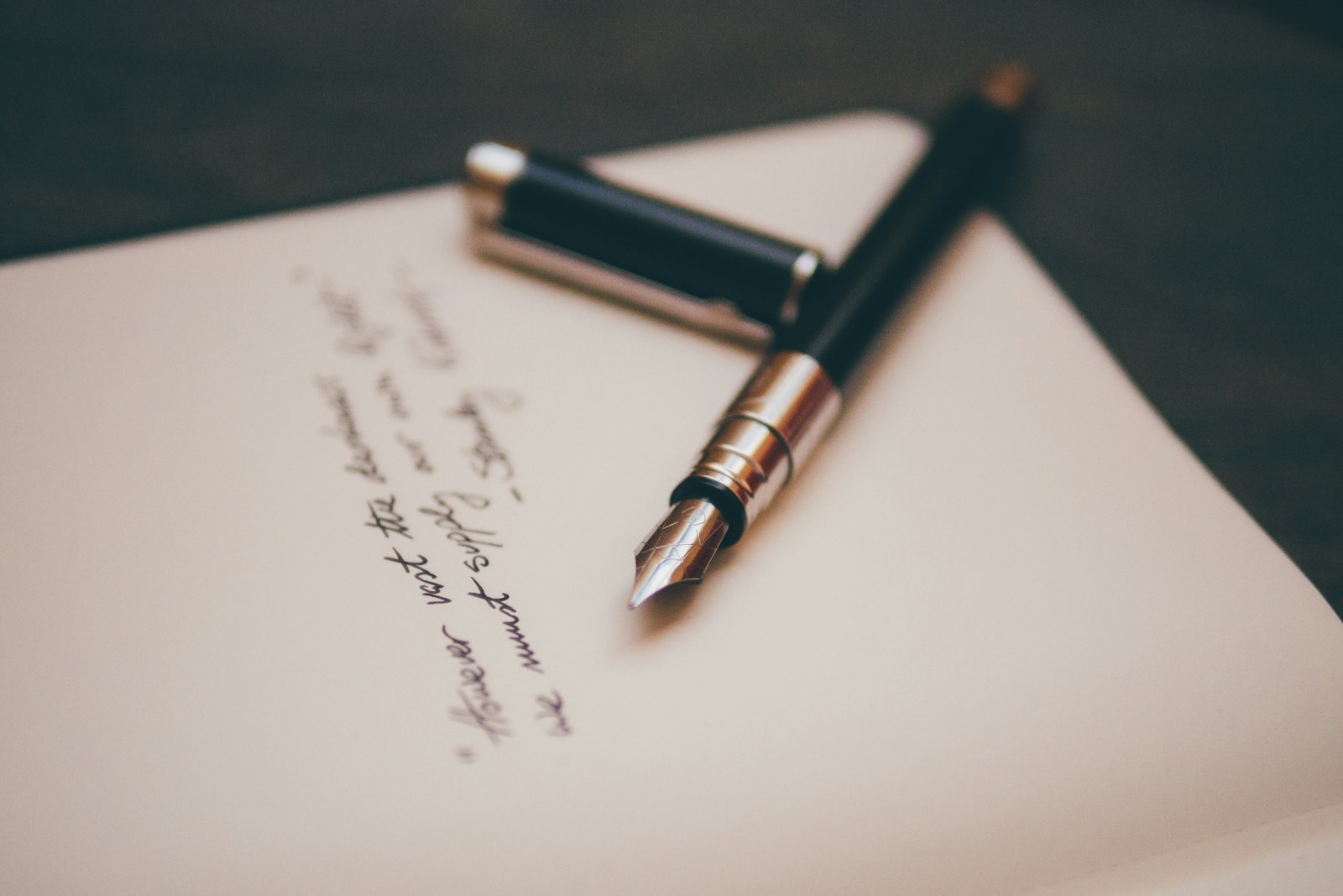 carnet d'écriture et stylo