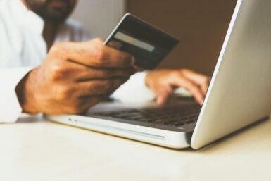 paiements en ligne - Photo by rupixen