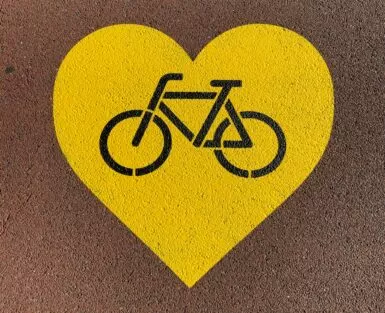 Vélo Photo by Nuno Ricardo yellow and black love print