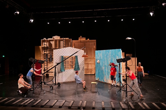 des comédiens sur scène